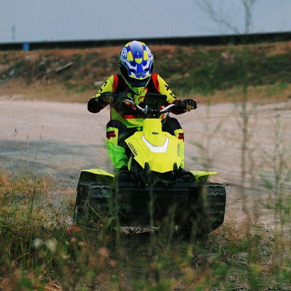 Tá Etv-8 Electric Dual-Track Snowmobile Oiriúnach do Ghníomhaíochtaí Lasmuigh den Bhóthar